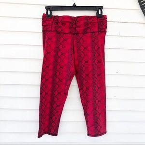 Flywheel Snake Print Red Capri Legging Large
